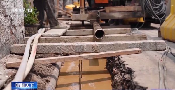 云上速融 年中经济观察丨“两重”项目深入老社区 迷你设备解决施工难题