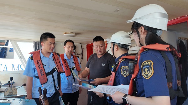 港盛国际 崇明海事局携手农业农村委执法总队护航东海大开渔
